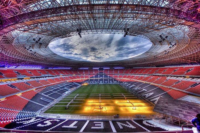 Sân Donbass Arena ở thành phố Donetsk, Ukraine