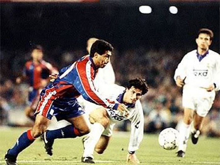 5. Romario (1993, Barcelona 5-0 Real): Tiền đạo người Brazil có một cú hat-trick không thể ấn tượng hơn giúp Barca có một trong những trận thắng đậm nhất trong lịch sử trận derby