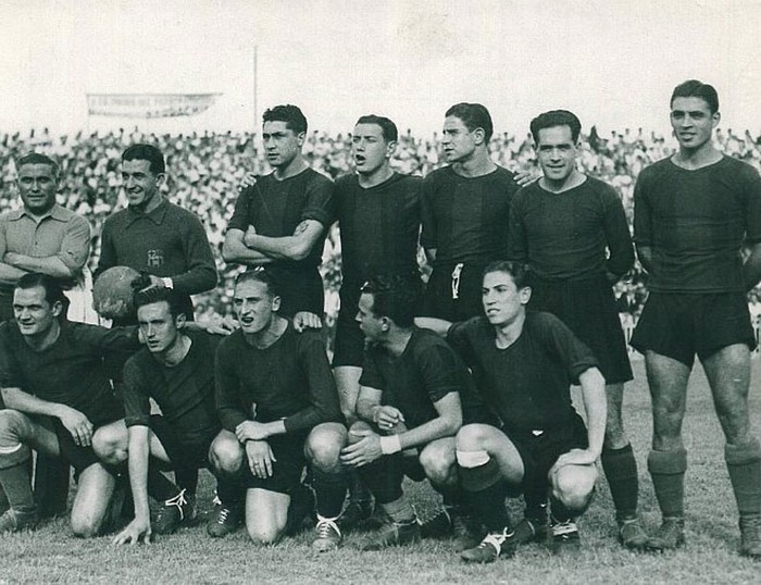 Chung kết Cúp nhà vua mùa giải 1935-36: 11 cầu thủ Barca ra sân trong trận đấu tại Mestalla. Real Madrid chiến thắng với tỷ số 2-1. Đây là lần đầu tiên El Clasico diễn ra trong một trận chung kết.