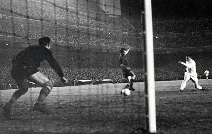 Khẩu pháo thành Madrid: Sự xuất hiện của Ferenc Puskas biến Real thành một đội bóng gần như bất khả chiến bại. Ông giúp Real đánh bại Barca tại bán kết cúp C1 năm 1960.