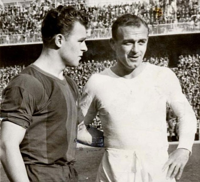 Tình bạn của hai thiên tài: Kubala (trái) và Di Stefano là thủ lĩnh của Barcelona và Real Madrid trong thập niên 50. Nhưng định mệnh đã khiến họ trở thành những người bạn thân cận nhất trong cuộc đời.