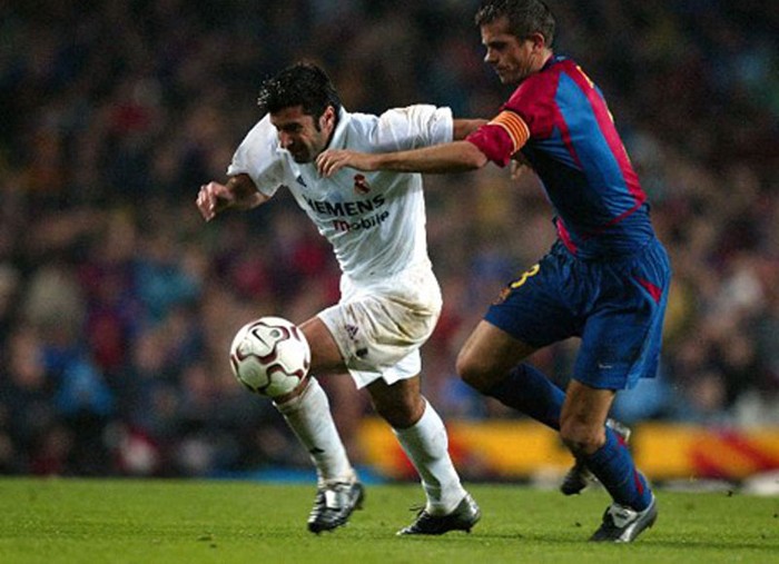 Luis Figo (5/11/2001, Santiago Bernabeu, Real Madrid 2-0 Barcelona): Figo cũng là một trong số ít những cầu thủ đã từng ghi bàn vào lưới cả hai đội bóng trong trận Clasico. Tháng 11/2001, tiền vệ người Bồ Đào Nha đã sút tung lưới đội bóng cũ để mang chiến thắng về cho Real Madrid.
