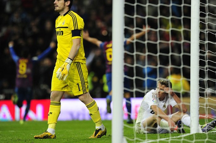 Coentrao và Casillas thẫn thờ sau bàn thua thứ 3 của Real