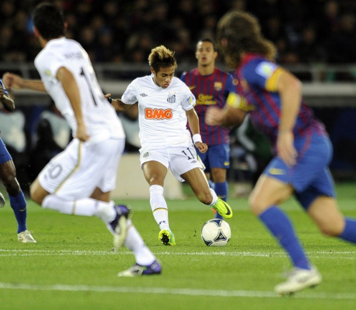 Neymar vẫn tiếp tục chìm lấp trong thế trận tấn công của Barca