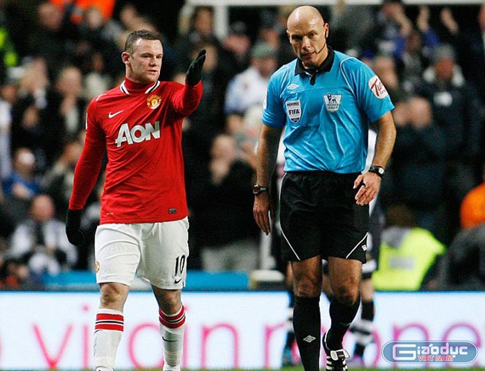 Được đá chính nhưng Rooney cuối cùng cũng phải rời sân mà không có đóng góp gì