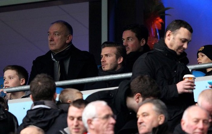 Trên khán đài, David Beckham dõi theo bước chân của đội bóng cũ