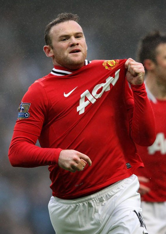 Quỹ đạo đi bóng khiến pha đội đầu của Rooney là hết sức đẹp mắt