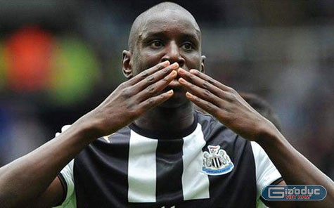 Demba Ba là chân sút chủ lực của Newcastle mùa giải này