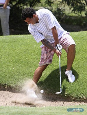 Tevez hiện đang ở Argentina chơi golf