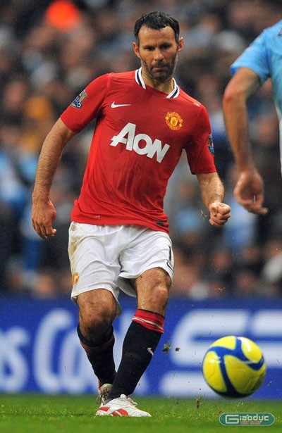 Ryan Giggs có 20 mùa giải Premier League liên tiếp ghi bàn