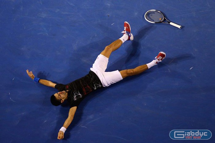 Sự sa sút trầm trọng về thể lực của hai tay vợt hiện rõ trên khuôn mặt lẫn những bước chạy, đặc biệt là dãy 31 cú đánh ở ván thứ 9 kết thúc với Nadal là người ghi điểm sau khi Djokovic đánh ra ngoài và ngã xuống đất vì kiệt sức. Anh thậm chí còn làm rơi vợt khi đứng dậy.