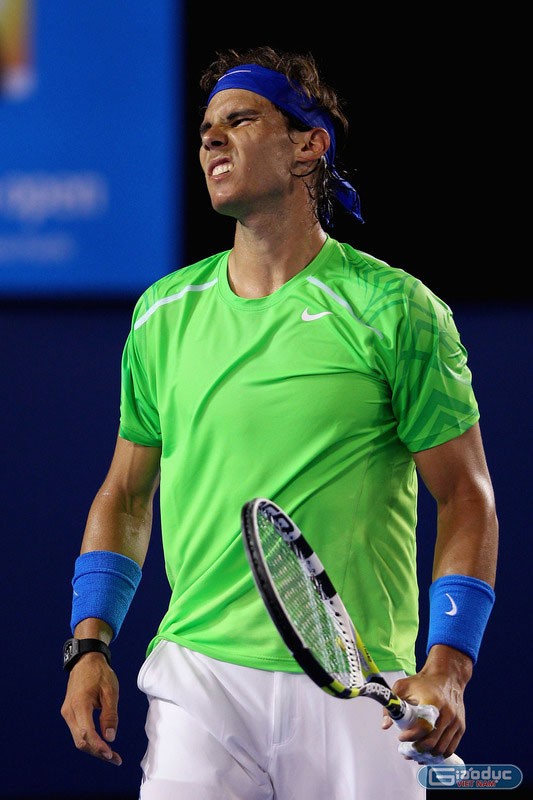 Sức ép giành cho Nadal khiến anh mắc lỗi giao bóng kép ở set point thứ 4 của Djokovic, và tay vợt người Serbia kết thúc set đấu 6-4. Tỷ số là 1-1