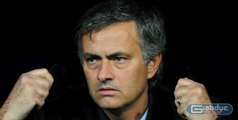 Jose Mourinho không thể kiên nhẫn chờ Ferguson nghỉ hưu nếu như Man City đang vẫy gọi