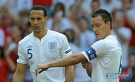 John Terry và Rio Ferdinand từ lâu là cặp trung vệ chính thức của ĐT Anh