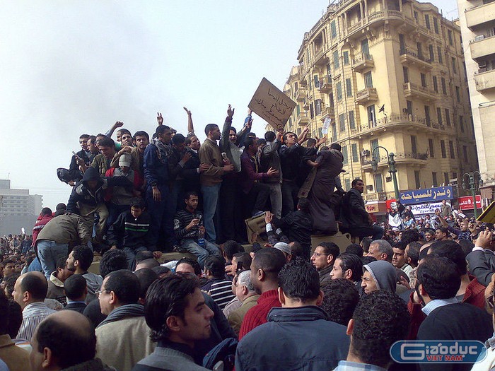 Một thông tin đáng chú ý, CLB Al-Ahly cũng đồng thời đóng vai trò quan trọng trong cuộc đảo chính lật đổ cựu tổng thống Hosni Mubarak. Họ là lực lượng cảnh vệ cho những người biểu tình trong sự kiện diễn ra tại quảng trường Tahir ngày 25/1/2011