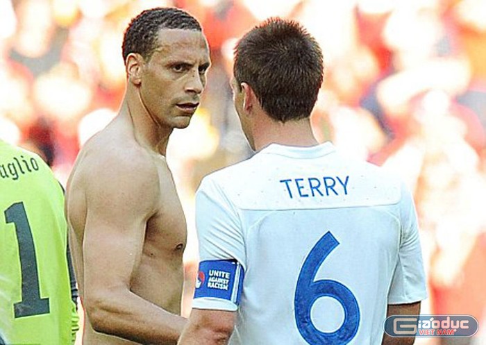 Người đá cặp của Terry, trung vệ dày dạn kinh nghiệm Rio Ferdinand, đã cho biết anh không muốn nhận chiếc băng đội trưởng từ tay kẻ đã xúc phạm em trai mình. Như vậy là một ứng cử viên đã bị gạch tên.