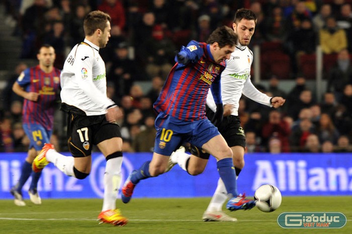 Hòa 1-1 ở lượt đi và có lợi thế sân nhà ở lượt về, Barcelona không gặp khó khăn gì trong việc áp đặt lối chơi trước Valencia