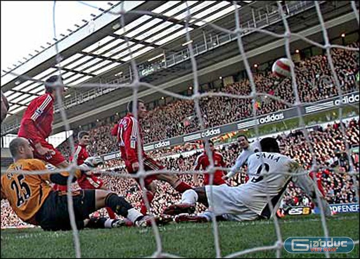 Liverpool 0-1 Manchester United (3/3/2007) - Rời khỏi bóng tối: Thường xuyên bị chỉ trích vì phong độ lờ đờ trong suốt mùa giải, John O’Shea được mang tới Anfield với tư cách là dự bị. Khi tỷ số đang là 0-0 và O’Shea vào sân thay Rooney, hậu vệ này mang lại chiến thắng ở phút đá bù giờ cuối cùng của trận đấu sau một tình huống cố định từ Ryan Giggs. MU vô địch Premier League cuối mùa giải đó.