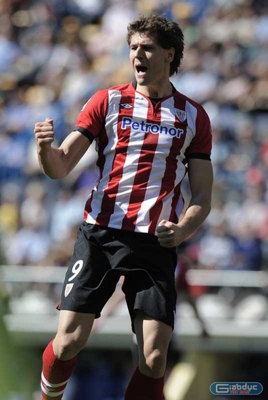 7. “Gã khổng lồ xứ Basque” Fernando Llorente vừa xuất hiện trên tờ DailyMail với tư cách là mục tiêu chuyển nhượng mới nhất của Barcelona. Chân sút 27 tuổi, một trong những nguyên nhân khiến Fernando Torres “văng” khỏi ĐT Tây Ban Nha trong thời gian gần đây, sẽ hết hợp đồng với Athletic Bilbao vào mùa hè 2013 nên CLB này đang xem xét khả năng bán anh. Không chỉ có Barcelona, Man City cùng Tottenham cũng được coi là những bạn hàng tiềm năng.