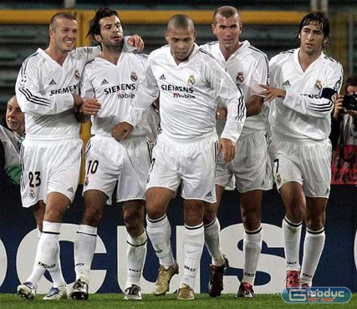 Trong suốt hơn một thế kỷ tồn tại của mình, Real Madrid đã vươn mình và trở thành một trong những đội bóng mạnh nhất trong lịch sử châu Âu. Họ đoạt 60 danh hiệu khác nhau (31 chức vô địch La Liga) và được FIFA tôn vinh là CLB xuất sắc nhất thế kỷ XX. Bên cạnh những danh hiệu, Real là nơi tập hợp những ngôi sao lừng danh của thế giới như Di Stefano, Puskas, Zidane, hai Ronaldo và Raul. Đây cũng là một trong số những đội bóng giàu nhất thế giới.