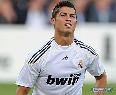 Cristiano Ronaldo, ngôi sao bóng đá quốc tế ăn khách nhất hiện nay