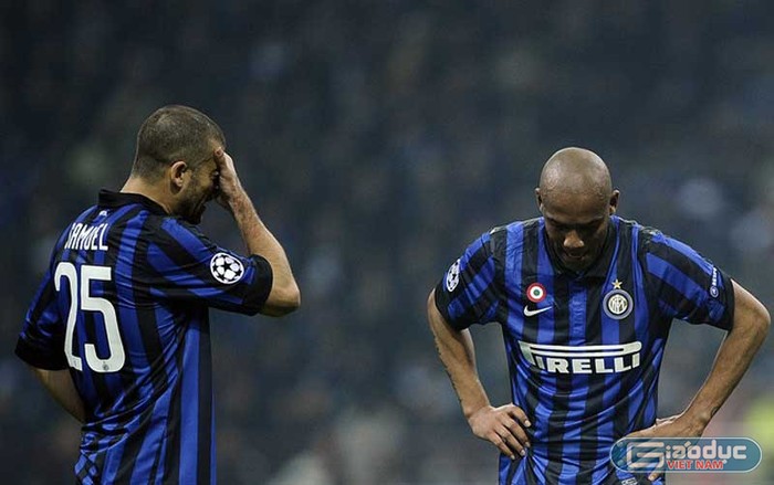 2 năm sau ngày đoạt cú ăn Ba lịch sử, Inter đã bị bật bãi ngay ở vòng 1/16 Champions League