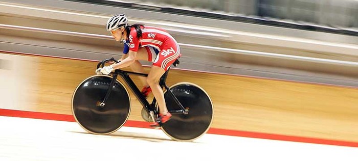 Victoria Pendleton của đội Vương quốc Anh thi đấu ở giải Xe đạp trong nhà UCI tại Melbourne, Australia