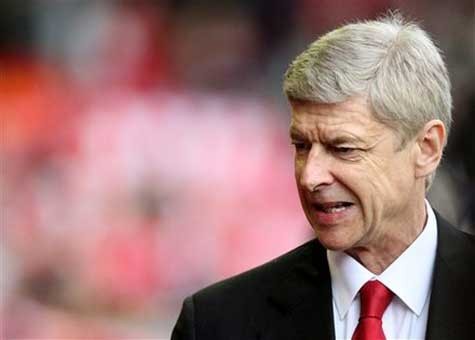 Arsene Wenger bị cấm chỉ đạo 3 trận vì chỉ trích trọng tài sau trận Arsenal - Milan