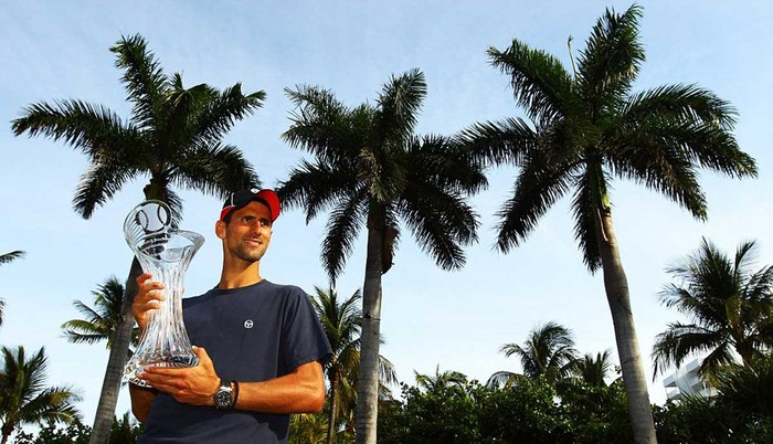 Novak Djokovic ăn mừng chức vô địch Sony Ericsson Open tại Miami sau khi đánh bại Andy Murray ở trận chung kết