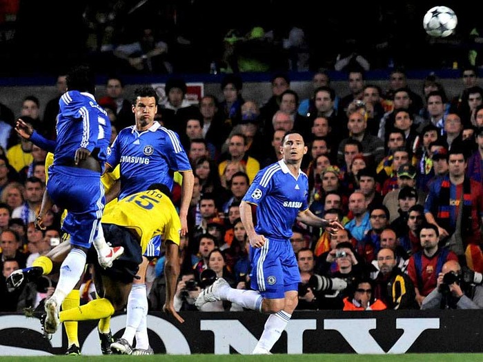 Chelsea và Barcelona sẽ là một lần nữa gặp nhau, chỉ 3 năm sau ngày những người London bị từ chối chiếc vé vào chung kết vì bàn thắng của Andres Iniesta và cả ông trọng tài Tommy Ovrebo. Một cuộc đối đầu rất căng thẳng, trong 6 trận gần nhất thì họ đã gặp nhau tới 4 lần trong năm 2006 với mỗi bên 1 chiến thắng và 2 trận hòa. Năm 2009 mối thù giữa hai đội lại tiếp tục khi Barca đi tiếp sau hai trận bán kết nhờ luật bàn thắng sân khách.