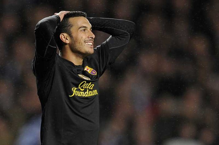 Pedro với cú cứa lòng đi trúng cột dọc trong tình huống cuối cùng của trận đấu