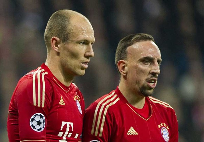 Nhưng chiến thắng đó bị lu mờ ít nhiều bởi tranh cãi trong giờ giải lao giữa Franck Ribery và Arjen Robben vì một quả đá phạt.