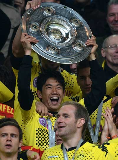 Kagawa vô địch Bundesliga cùng Dortmund hai mùa liên tiếp