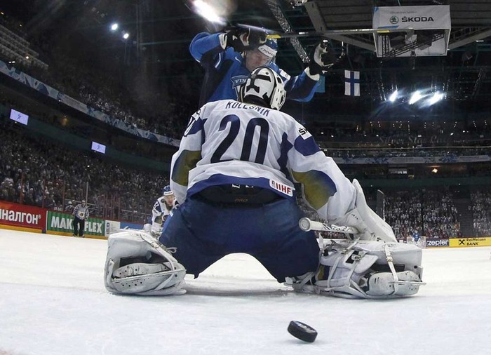Pha ghi điểm quyết định của đội Phần Lan trước Kazakhstan trong trận tranh ngôi vô địch Hockey thế giới diễn ra tại Helsinki, Phần Lan.