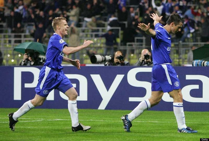 Ở trận lượt về ngày 12/4/2005, Lampard đưa Chelsea dẫn trước ở phút 30.