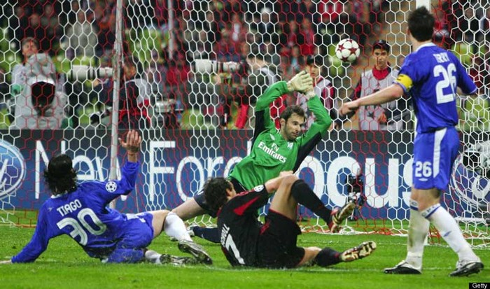Claudio Pizarro gỡ hòa cho Bayern ở phút 65. Quả tạt của Willy Sagnol đi tới cái đầu của Ballack, người khiến Cech phải đẩy bóng ra tới đúng chân của tiền đạo người Peru.