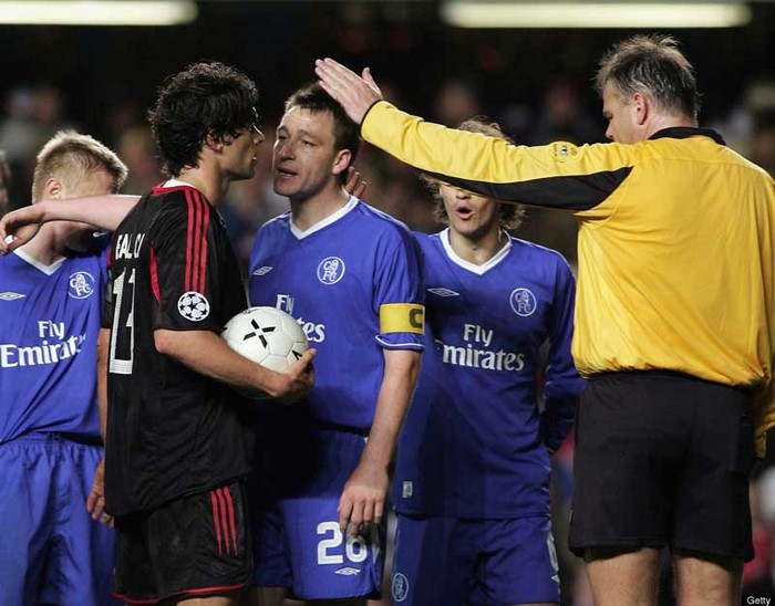 John Terry buộc tội Michael Ballack đã ngã vờ trong vòng cấm của Chelsea sau khi Bayern được hưởng quả phạt đền.