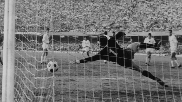 EURO 1968: Tổ chức tại Italia, EURO lần này chứng kiến đội chủ nhà vượt qua Bulgaria 2-0 ở tứ kết với sự tỏa sáng của Angelo Domenghini.