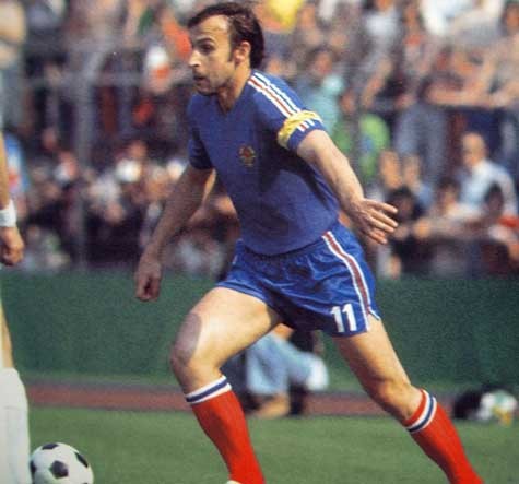 Dragan Dzajic trong màu áo Nam Tư. Ông ghi bàn thắng duy nhất giúp Nam Tư đánh bại nhà ĐKVĐ thế giới Anh