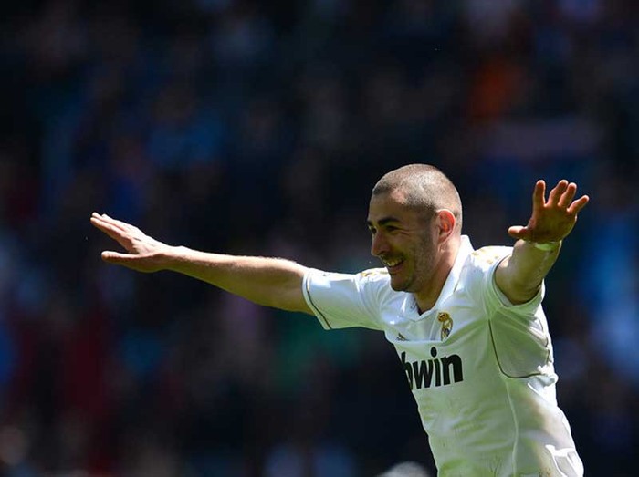 8. Karim Benzema (Real Madrid – Pháp – 24 tuổi): 33 bàn thắng tại mọi giải đấu, 21 trong số đó đến ở La Liga trong 34 trận (2242 phút – 107 phút/bàn) kèm theo đó là 11 kiến tạo. EURO 2012 sẽ là giải đấu lớn đầu tiên của Benzema sau khi đã bị bỏ không dùng ở World Cup 2010.