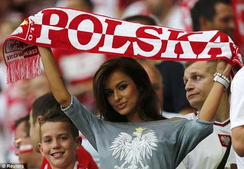 Các CĐV đang chờ đợi Ba Lan có chiến thắng đầu tiên ở các kỳ EURO