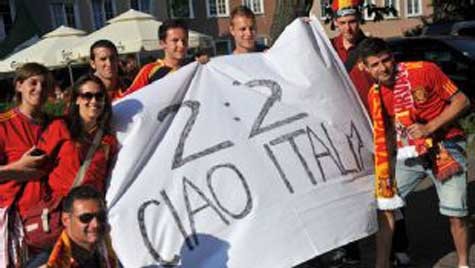 CĐV Tây Ban Nha: "2-2, chào Italia"