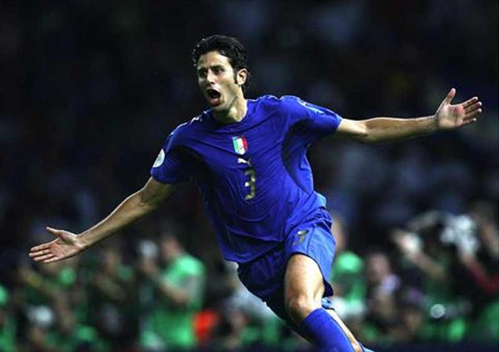 Đức 0-2 Italia (Bán kết, World Cup 2006, 4-7-2006): Đức, từ vị thế một đội chủ nhà bị nghi ngờ về năng lực, đã mạnh mẽ tiến vào vòng trong sau chiến thắng trước Argentina ở tứ kết. Tuy nhiên trước mắt họ là một Italia âm thầm nhưng đáng sợ. Sau 90 phút không bàn thắng, trận đấu chứng kiến Italia vượt lên ở phút 119 khi Fabio Grosso cứa lòng đánh bại Jens Lehmann. Del Piero ấn định 2-0 chỉ 1 phút sau đó và đưa Italia vào chung kết.