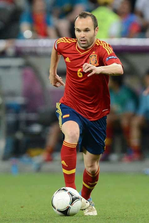 Andres Iniesta - Cầu thủ xuất sắc nhất EURO 2012