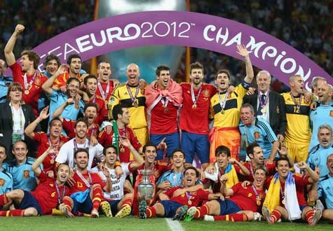 Tây Ban Nha bảo vệ thành công chức vô địch châu Âu dù không đá thứ bóng đá tốt nhất mà họ có thể trình diễn