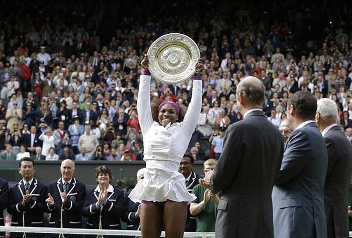 15 tháng trước còn nằm trên giường bệnh tại Miami trong tình trạng nguy kịch, Serena đã trở lại với chức vô địch Wimbledon thứ 5. Cô lập một kỷ lục mới: 102 cú ace thực hiện trong toàn bộ giải đấu