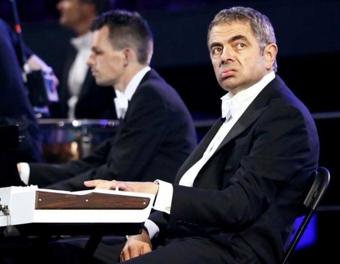 Diễn viên Rowan Atkinson vào vai Mr. Bean trong lễ khai mạc.