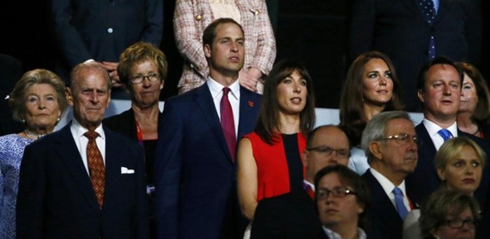 Từ trái sang: Hoàng tử Phillip, cháu nội là Hoàng tử William và Công nương Catherine, Thủ tướng David Cameron và phu nhân Samantha, Hoàng tử Albert (Monaco) cùng công nương Charlene.