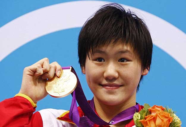 Ye Shiwen phá kỷ lục thế giới bơi 400m hỗn hợp. Cô ngay từ khi lên 7 đã bị bắt bỏ học để tập luyện