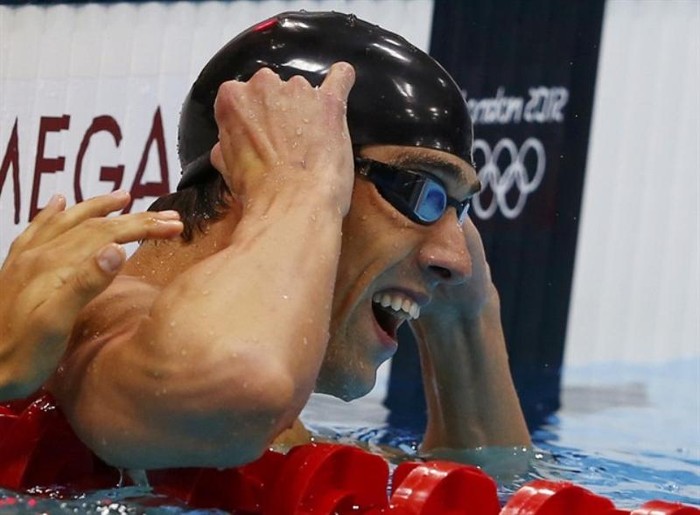 Phelps hoàn tất cú “three-peat” thứ 2 (three + repeat) của mình tại Olympic London với chiếc HCV ở nội dung 100m bơi bướm.